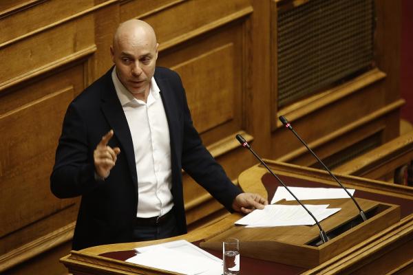 Απίστευτους μισθούς για golden boys του Υπερταμείου κατήγγειλε ο Αμυράς