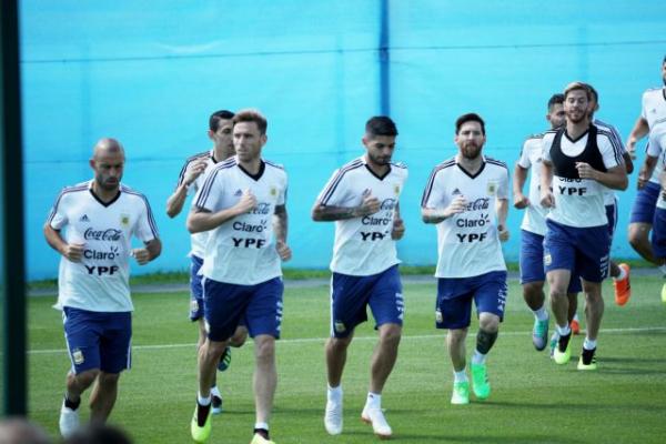 Ίδιο σχήμα με Γαλλία ο Σαμπάολι, απών από την προπόνηση ο Πέρες