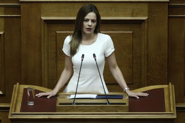 Αχτσιόγλου: Από μόνη της η υπογραφή δεν δεσμεύει την Ελλάδα