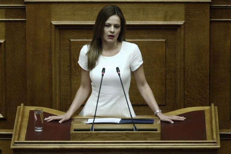 Αχτσιόγλου: Από μόνη της η υπογραφή δεν δεσμεύει την Ελλάδα