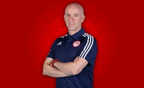 Στον πάγκο του Ολυμπιακού για άλλα δύο χρόνια ο Μπενίτεθ