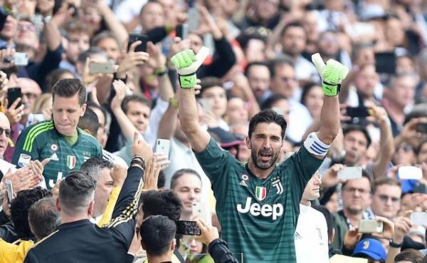 Υπογράφει στην Παρί Σεν Ζερμέν ο Μπουφόν με… διπλό ρόλο