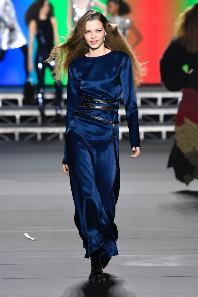 Τα αξεσουάρ του χειμώνα: Μπότες με παγιέτες, μεταλλικά δέρματα, γούνινες τσάντες…