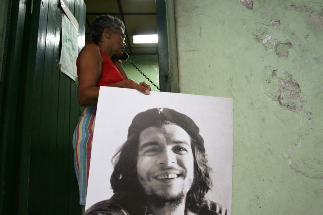 Ερνέστο «Τσε» Γκεβάρα: Γεννήθηκε σαν σήμερα και πέθανε με ανοιχτά τα μάτια