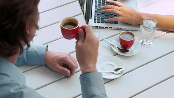 Καλύτερη ομαδική δουλειά με έναν καφέ