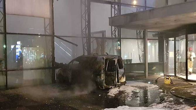 Ολλανδία: Φορτηγάκι έπεσε πάνω στα κεντρικά γραφεία της εφημερίδας De Telegraaf