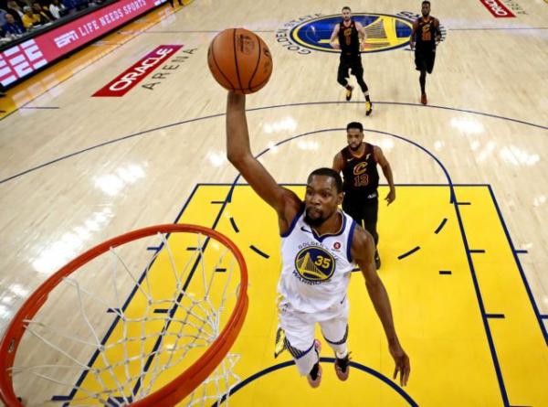 NBA: Μένει στους Ουόριορς ο Ντουράντ