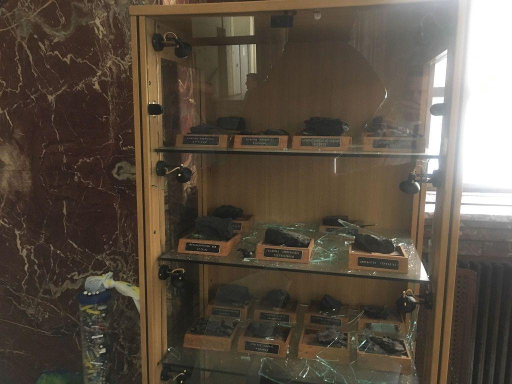 Εισβολή αντιεξουσιαστών στο υπουργείο Εμπορίου [Εικόνες]