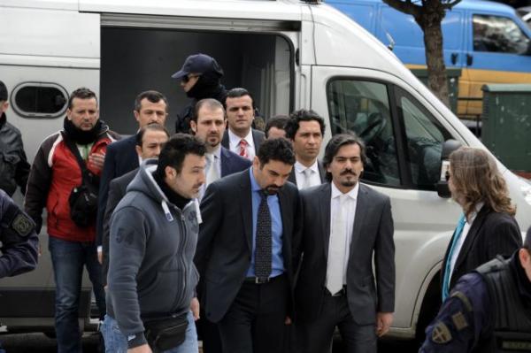 Τουρκία: Θα βρούμε τους «οκτώ» και θα «τους πακετάρουμε»