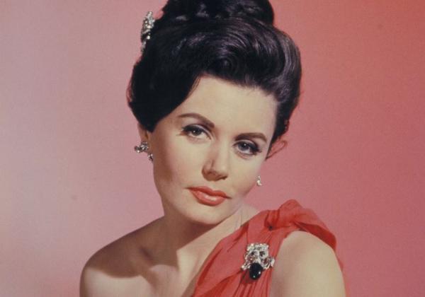 Έφυγε από τη ζωή η Γιούνις Γκέισον, το πρώτο κορίτσι του Τζέιμς Μποντ