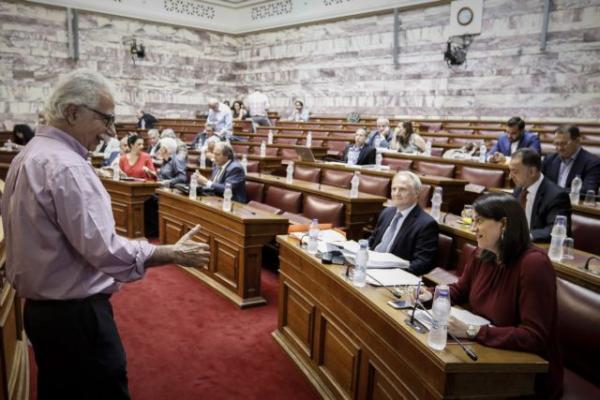Έντονες αντιδράσεις για τις αλλαγές Γαβρόγλου στην εκπαίδευση