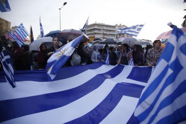 Το Μακεδονικό κατακρημνίζει τα ποσοστά της κυβέρνησης