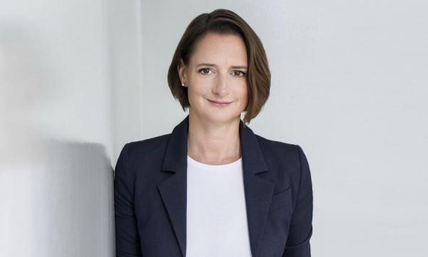 H υπεύθυνη ανθρώπινου δυναμικού της Daimler, στο τιμόνι της smart