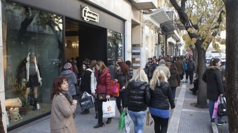 Θεσσαλονίκη: Ένταση στην διαμαρτυρία για την κυριακάτικη αργία