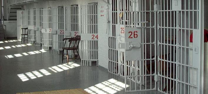 Προφυλακιστέοι οι γονείς που κακοποιούσαν τα παιδιά τους στη Λέρο