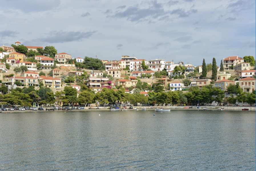 Παράλιο Άστρος, ένας οικισμός της Αρκαδίας με νησιώτικο χρώμα