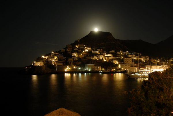 Ύδρα: Υπόδειγμα αισθητικής και αρχιτεκτονικής