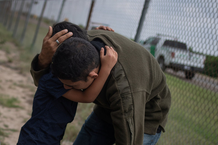 Συγκλονιστικό ηχητικό: Παιδιά με λυγμούς ζητούν τους γονείς τους στα σύνορα των ΗΠΑ