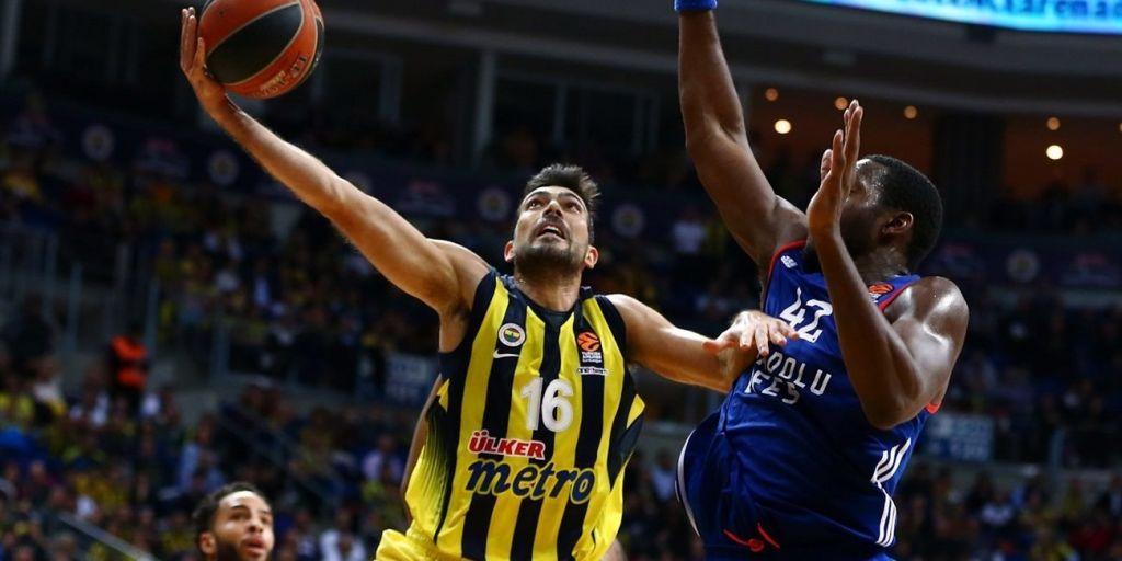 Έγινε νονός του Ντάνστον ο Σλούκας [Εικόνα]