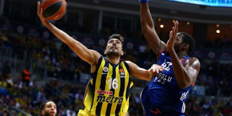 Έγινε νονός του Ντάνστον ο Σλούκας [Εικόνα]