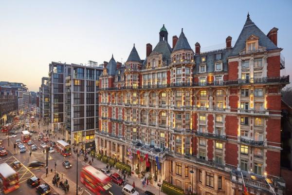 Mandarin Oriental: Το ξενοδοχείο που έγινε παρανάλωμα του πυρός στο Λονδίνο [Εικόνες]