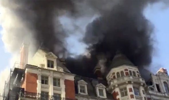 Συναγερμός στο Λονδίνο από μεγάλη πυρκαγιά σε ξενοδοχείο [Εικόνες]