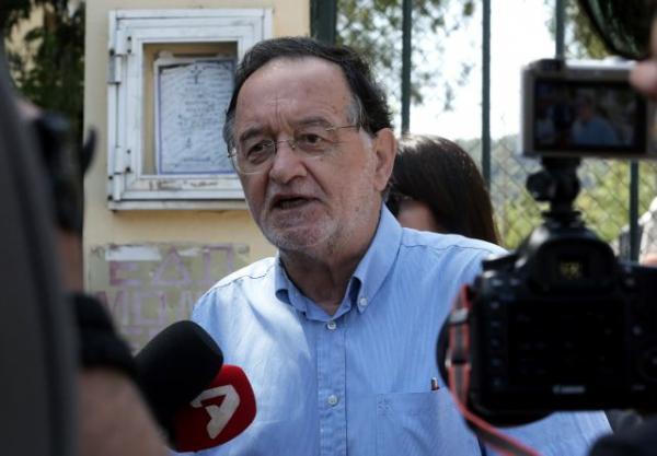 Λαφαζάνης: «Κυνικός διασώστης» της Μέρκελ για το προσφυγικό ο Τσίπρας