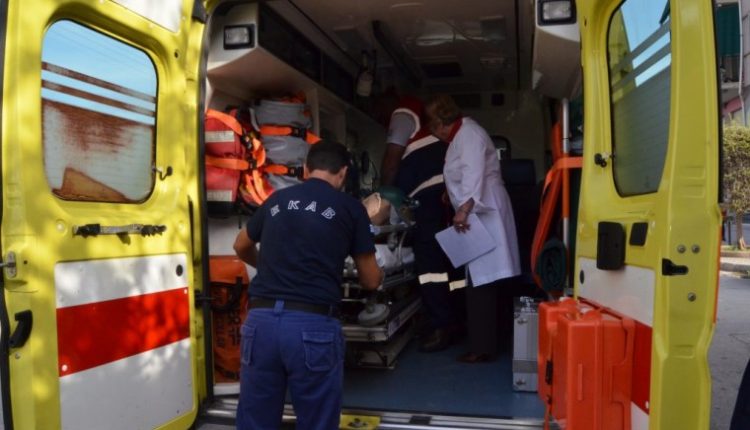 Σε κρίσιμη κατάσταση ο νεαρός από το τροχαίο στη Μεσαρά