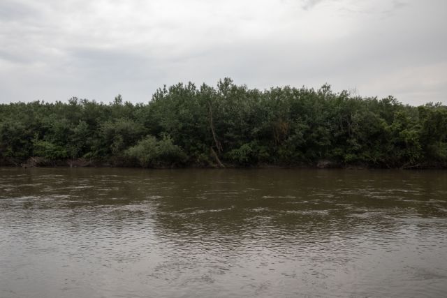 Απεγκλωβίστηκαν οι μετανάστες από νησίδα του ποταμού Έβρου