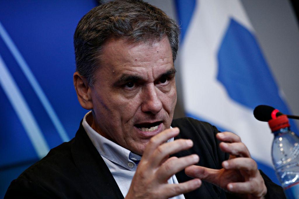 Πουλάνε φύκια για μεταξωτές… γραβάτες