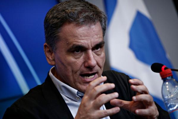 Πουλάνε φύκια για μεταξωτές… γραβάτες