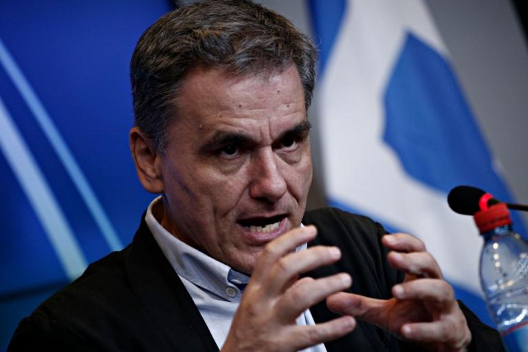 Πουλάνε φύκια για μεταξωτές… γραβάτες