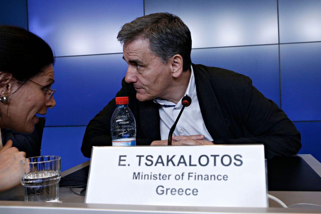 Ο Τσακαλώτος και η… μισή λύση