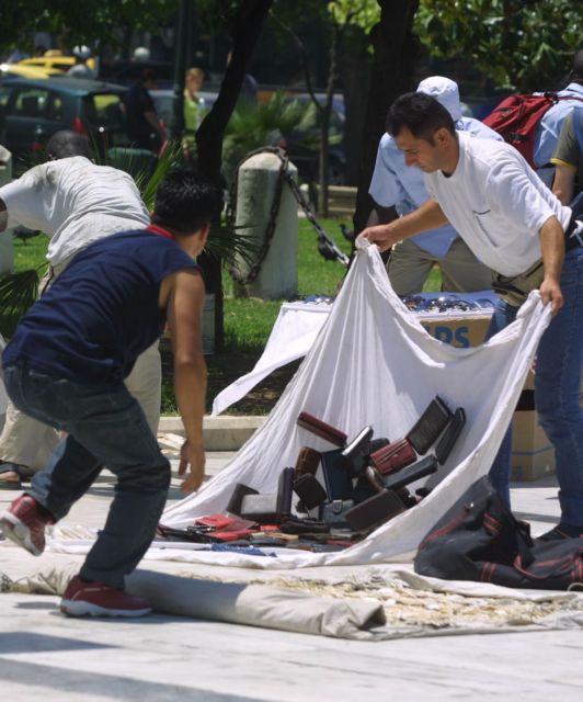 Πειραιάς: Κατασχέθηκαν 5,5 τόνοι παράνομων προϊόντων