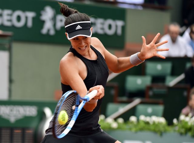 Συνέτριψε τη Σαράποβα η Μουγκουρούθα, στα ημιτελικά η Χάλεπ