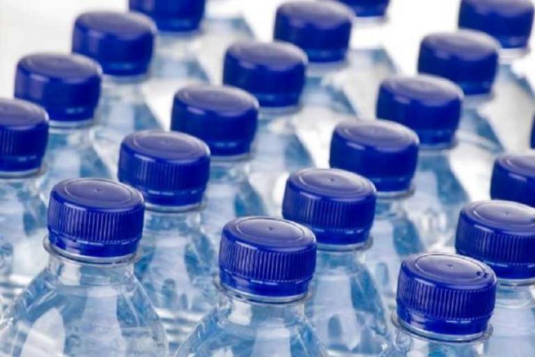 Κατασχέθηκαν 11 τόνοι εμφιαλωμένου νερού στις Σέρρες