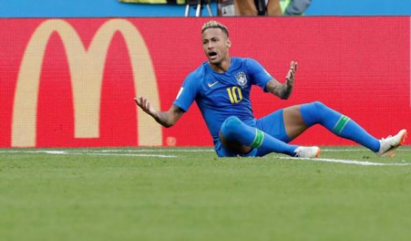 Δωρεάν σφηνάκια κάθε φορά που ο Νεϊμάρ… πέφτει [Εικόνα]