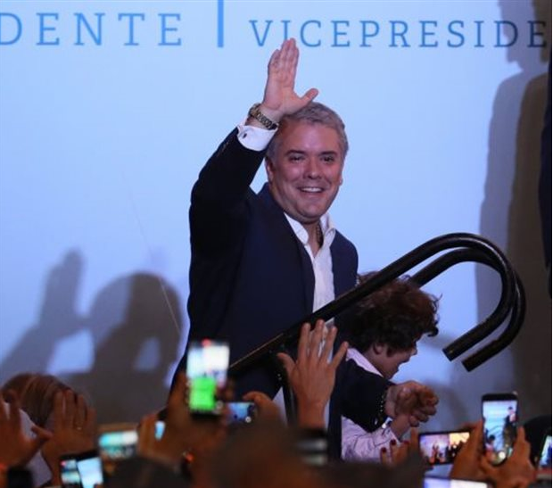 Νίκη του δεξιού Ντούκε στην Κολομβία