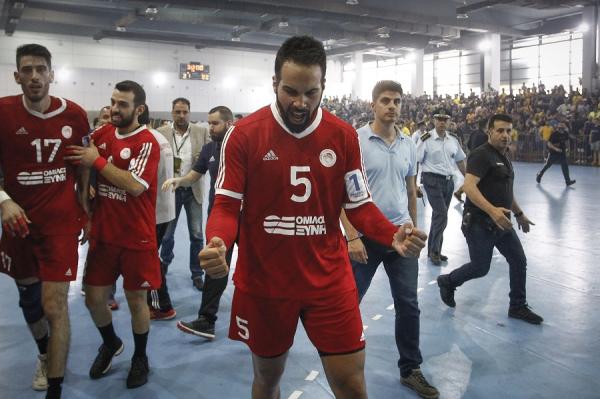 Σκληρή ανακοίνωση Ολυμπιακού: Αντί να ζητήσει συγνώμη η ΑΕΚ, βγαίνει και στην επίθεση