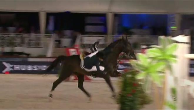 Έπεσε από το άλογο η Αθηνά Ωνάση – Ερωτήματα για την κατάσταση της