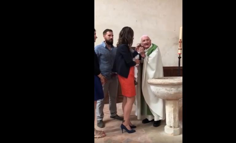 Σάλος με γάλλο ιερέα που χαστουκίζει μωρό την ώρα της βάφτισης