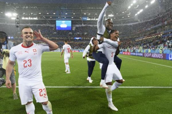 Ο Πέτκοβιτς έβαλε πλάτη σε Σακίρι και Τσάκα για τον «αλβανικό αετό»