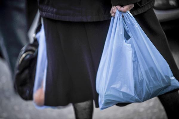 ΙΕΛΚΑ: Περιθώρια για περαιτέρω μείωση της πλαστικής σακούλας