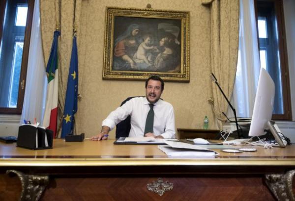 Σαλβίνι: Να ετοιμάζουν βαλίτσες οι παράτυποι μετανάστες