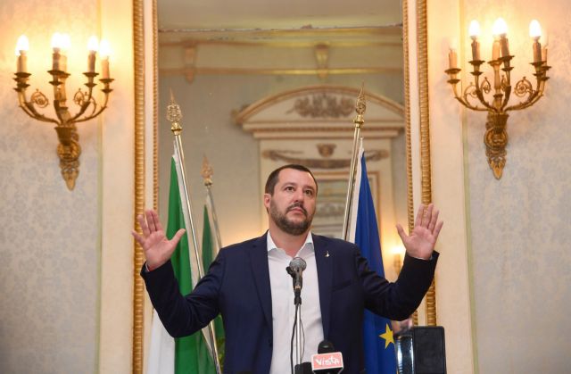 Σαλβίνι: «Μπλόκο» σε ακόμη δύο πλοία με μετανάστες