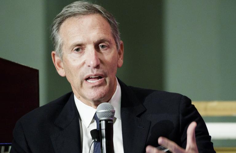 Χάουαρντ Σουλτς: Ο αυτοδημιούργος εκατομμυριούχος «φλερτάρει» με τον Λευκό Οίκο