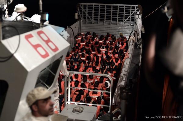 Στην Ισπανία το Aquarius με τους πρόσφυγες – «Αντάρτικο» από το Παλέρμο