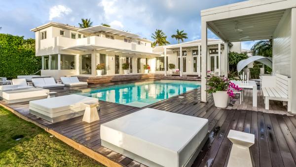 H Σακίρα βγάζει στο σφυρί την έπαυλη στο Μαϊάμι