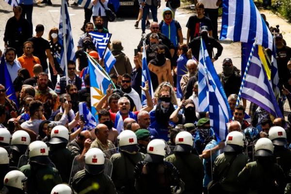 Το «φάντασμα» των αγανακτισμένων τρομάζει την κυβέρνηση