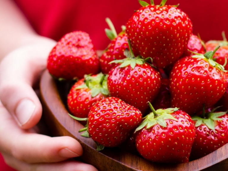 Φράουλες για το πρόσωπο!